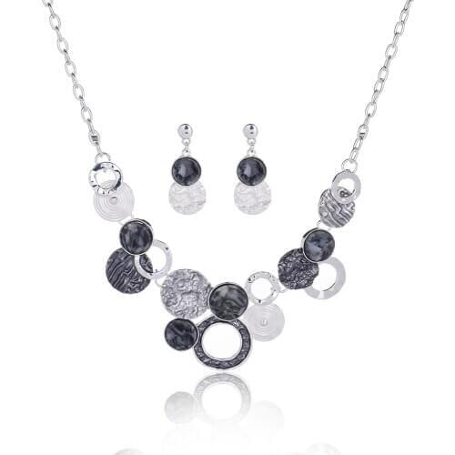 Best Design Classic Round Geometric Enamel Necklace Women Fashionable Pendant Necklaces for Women Dress Party Jewelry