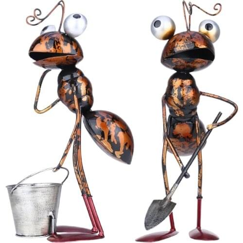 Ant Sculpture Iron Cartoon Ant with Bucket Catalpa Succulent Flower Pot Storage Garden Desk Modern Table Decoration