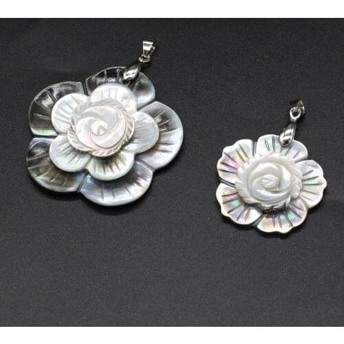 Romantic flower-shaped natural stone flower-shaped shell pendant to create unique and beautiful jewelry decoration accessories