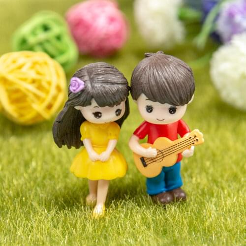 2pcs/set Cute Mini Boy Girl Guitar Sweet Lovers Couple Figurines Craft Fairy Dolls Wedding Birthday Party Crafts Home Decoration