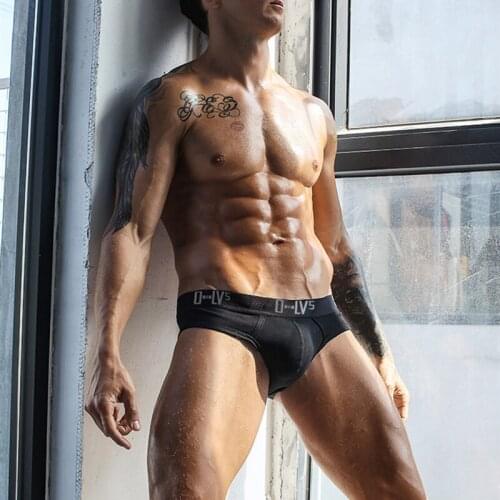 Fashion Simple Men Briefs Sexy Men Underwear Comfortable Breathable Cotton Men Underpants Ready Stock