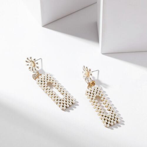 Vintage Geometry Pearls Flower Drop Dangle Earrings for Women Square Hollow Statement Charm Jewelry Temperament Wedding Bijoux