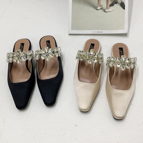 Zapatos elegantes para mujer 2021 Summer Silk Shiny Rhinestones Pointed Toe Flats Pearl Slippers Fashion Party Women Shoes