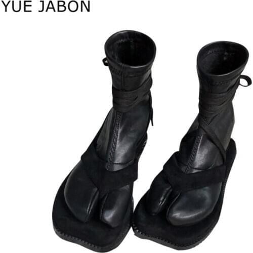 2020 Black Split Toe Ankle Boots For Women Cross-Tied Flat Strap Short Boots T Show Shoes Ninja Boots Warm Socks Boot Super Star