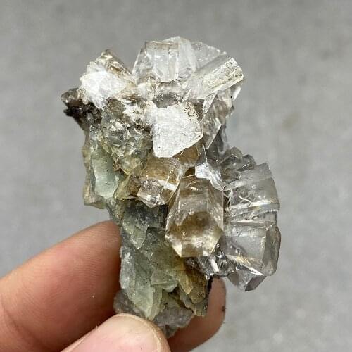 Natural transparent columnar calcite is rare and extinct in China
