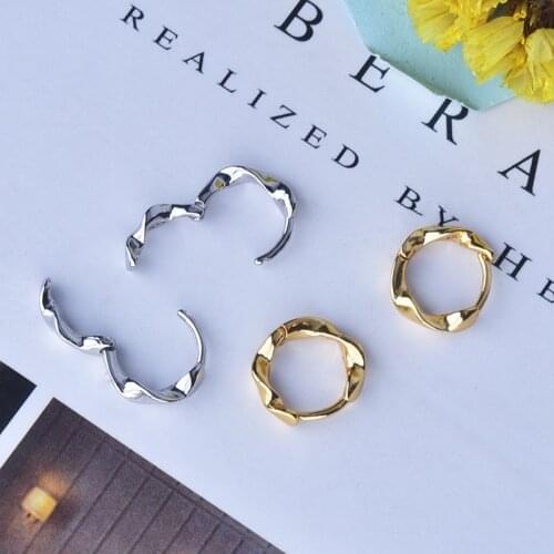 Womens Simple Spiral Gold Twist Hoop Earrings Irregular Small Huggies Punk Charming Mobius Earrings Jewelry For Lady Girls