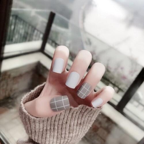 24 PCS Full Cover Fake Nail Plaid Square Pattern Round Matte Short Gray Acrylic With Double-sided Sticker Nail Art Accessories