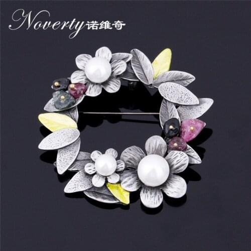 WICHMOMO Brooches
