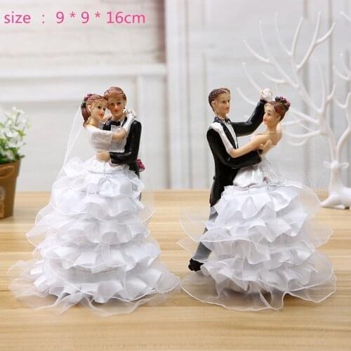 Resin bride and groom wedding cake toppers couple Dancing bride and groom Cake Topper Figurine for Wedding Decoration Supplies
