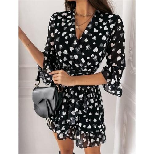 Women Casual Half Sleeves Dress Heart Printed Pattern V-neck Ruffled Hem Dresses Elegant Plus Size Dress One-piece Black/ White
