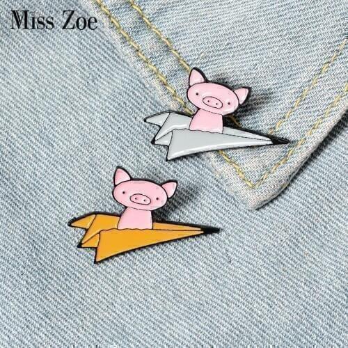 Paper Plane Enamel Pins Custom Flying Pigs Brooch Lapel Pin Shirt Bag Badge Funny Cute Animal Jewelry Gift for Kids Friends