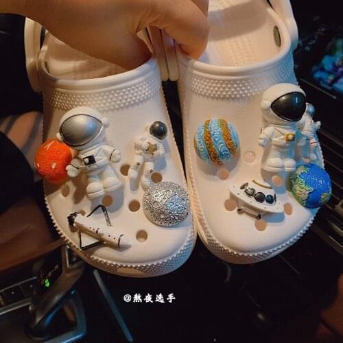 2021 Fashion Croc Charms Designer High Quality Outer Space Astronauts Clogs Shoes Vintage Charms for Crocs DIY All-match Trend