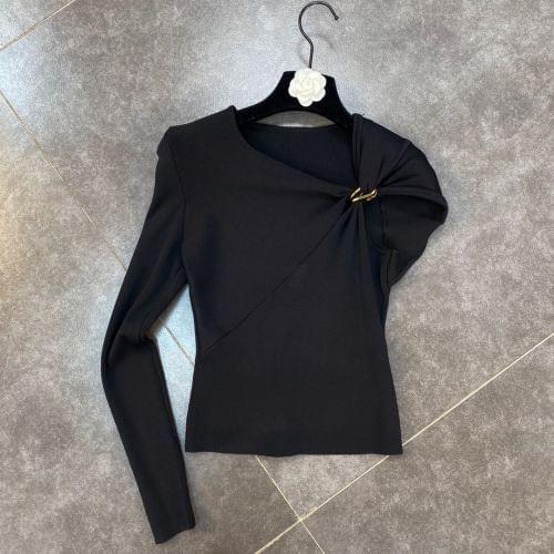 2021 Spring Sexy One Shoulder Long Sleeve V Neck Buckle Twisted Temperament Woman Bottoming Shirt T-Shirts White Black Slim Fit