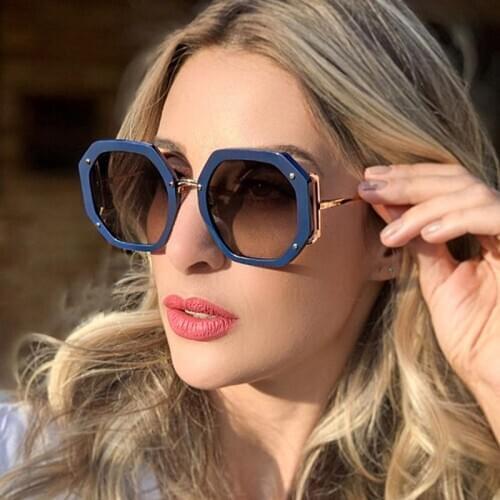 Unique Luxury Brand Sunglasses Women High Quality Trendy Blue Square Sun Glasses Female Rivets Shades Glasses Oculos Men UV400