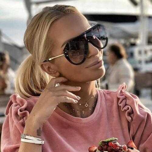 2021 New Fashion Oversized One Piece Sunglasses Women Brand Designer Vintage Rivet Square Sun Glasses Men Driving Mirror Shades