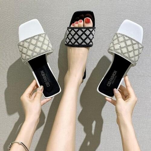 2021 Summer New Fashion Pearl Slippers Womens Rhinestone Fashion Flat Bottom Flip Flops Korean Beach Sandals