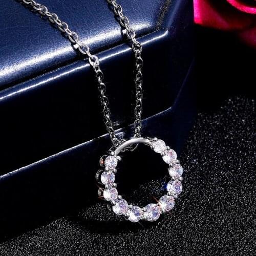 Fashion Zircon Crystal Pendant Necklace for Women Statement Wedding Jewelry Elegant Hollow Circle Clavicle Chain Necklace