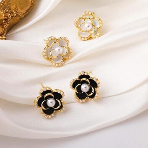 Cute Small Enamel Rose Ear Studs Black and White Glaze Flower Stud Earrings Lovely серьги 2020 тренд Fashion Earrings for Women