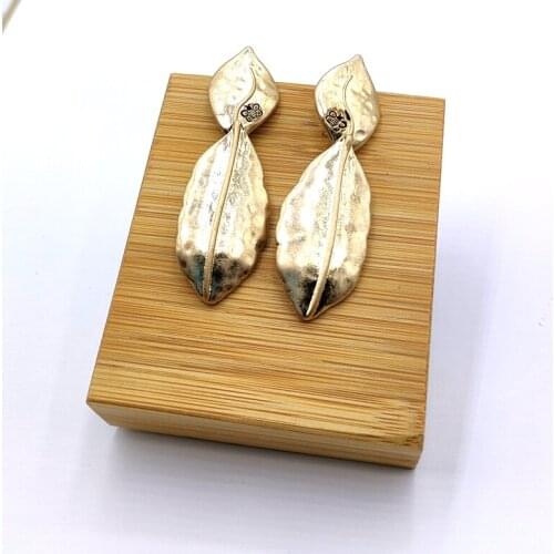 Joker exaggerated fashion and personality temperament gold-plated alloy contracted needles earrings earrings new female