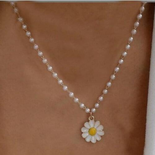 Fashion Cute Little Daisy Necklace Simulation Pearl Chain Chrysanthemum Clavicle Chain Women Gifts Necklace Wholesale Jewelry