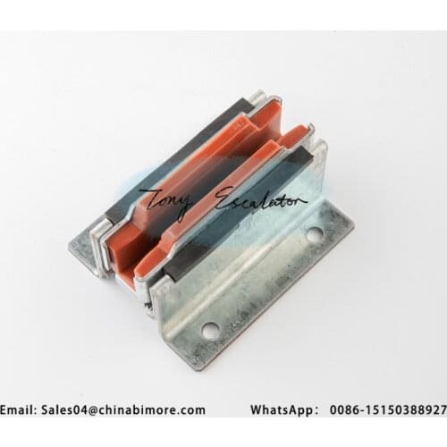 Elevator guide shoe roller