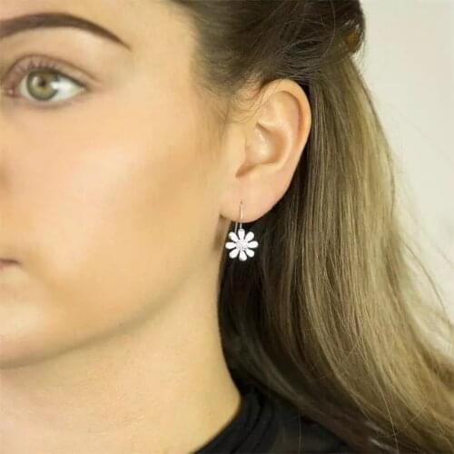 Flower Daisy Earrings For Women Simple Silver Color Classical Wedding Engaement Party Womens Earring Female Jewelry Gift