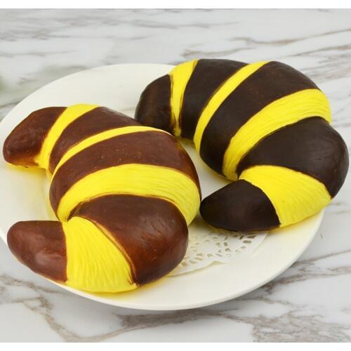 050 Simulation of bread soft fragrant ox horn cake toy model fake cake 17*11cm