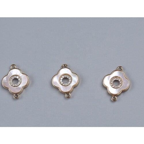 Custom 11*11mm Womens Dainty Jewelry Plum Blossom Shape Shell Pendant For Necklace