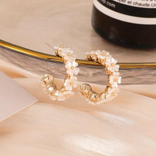2021 New Arrival Trendy Circle Shell Flower Hoop Earrings For Women Fashion Sweet Metal Jewelry Gift