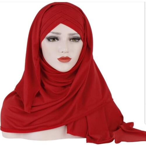 A monochrome scarf cap with one body hair. A two-piece Muslim scarf cap new design hijab