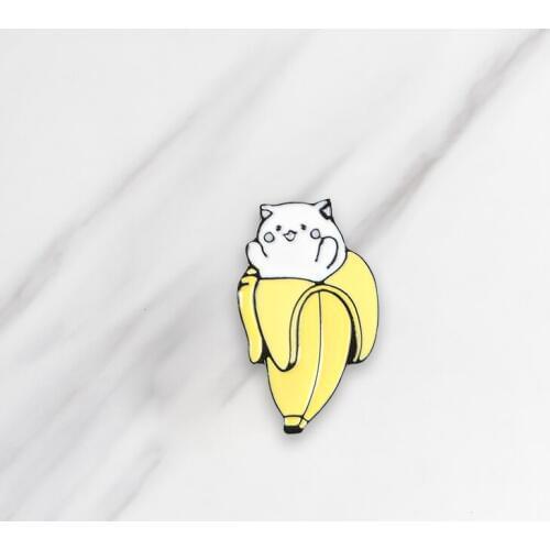 Hug me! Enamel Brooches Cartoon Lovely Cat Banana Button Pins for clothes bag Badge Cute Animal Jewelry Gift for friends kids