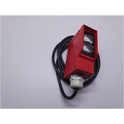 2PCS High quality diffuse reflection optoelectronic switch photoelectric sensor Long distance 0-10m Distance adjustable Sensor