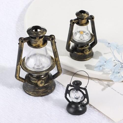 Miniature Oil Lamp Light up Kerosene Lantern Doll House Decor Ornaments Kids Pretend Play House Toy 1:12 Dollhouse Accessories