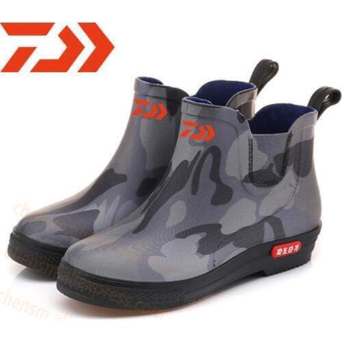 2020 Daiwa Fishing Shoes Breathable Short Boots Mens Fishing Shoes Dawa Non-slip Waterproof Outdoor Fashion Shoes Size 39-45