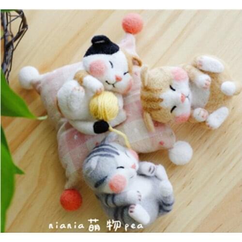 Little cat and cat handmade DIY gift, pet cat button key pendant wool needlepoint kit wool felt needle felting decoration craft