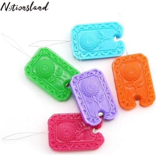 Threader Sewing Accessories Lead Wire Threader with Thread Cutter Elderly Guide Stitch Insertion Tool Random Color