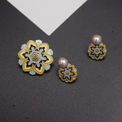 2020 new wholesale retro palace Enamel Brooch personality elegant exquisite pin female accessories wholesale