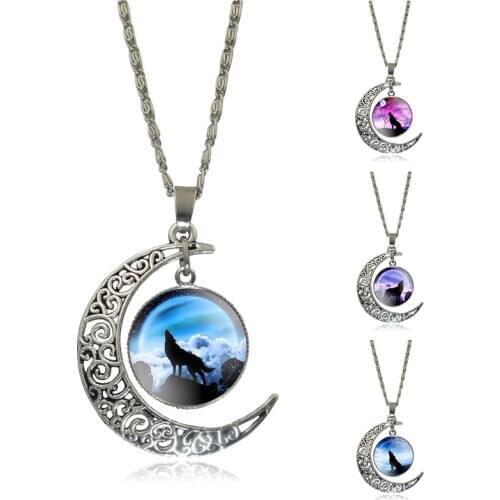2021 Hot Fashion Howling Wolf Necklace Animal Pattern Glass Cabochon Crescent Moon Pendant Necklace Jewelry for Women Gift