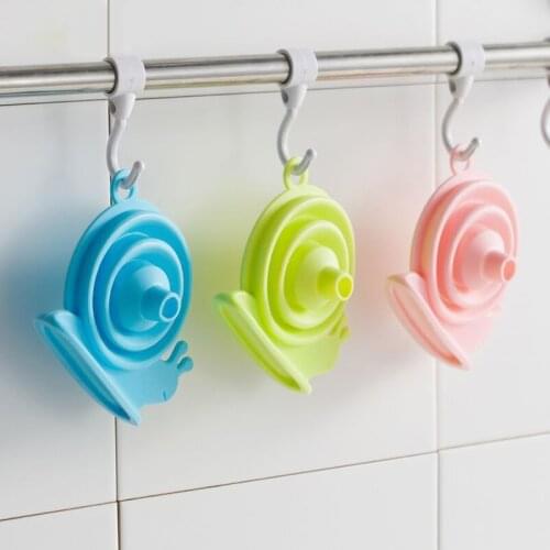1Pcs Household Patterns Modern Simple Holding Telescopic Mini TPR Snail Small Funnel Colanders Strainers Kitchen Tools Gadgets