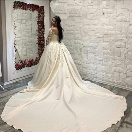 Luxury Long sleeve Wedding Dress 2019 Vestido De Noiva Arabic Long train Robe De Mariee Lace Appliques Satin Wedding Dresses