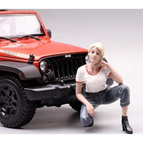 1/18 Resin Doll Car Model Scene with Static Ornaments of A Half-squatting Girl Hot Toys Car Accessories Collect Display Gifts