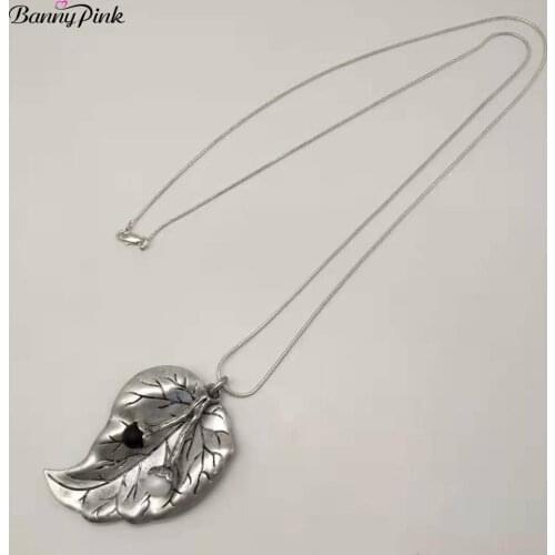 Banny Pink Vintage Carved Leaf Pendant Necklace For Women Ethnic Snake Chain Long Dangle Necklace Simple Sweater Chain Colliers