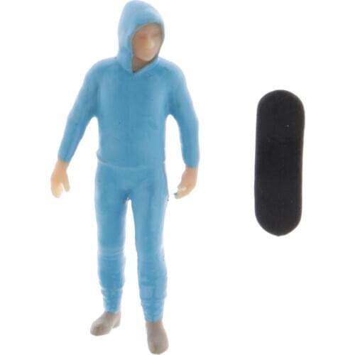 1:64 Skater Boy With Skateboard Man Figures Model DIY Diorama Street Scene