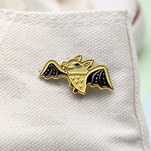 Cartoon Yellow animal Bat Enamel Cute Bat Flying Brooch Bag Clothes Lapel Pin Sasha Away Badge Cartoon Jewelry Gift For People