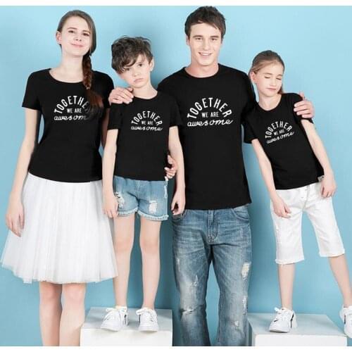 2021 new short-sleeved T-shirt simple fan-shaped letter print family of three black and red mom, dad and I fashion trend tops