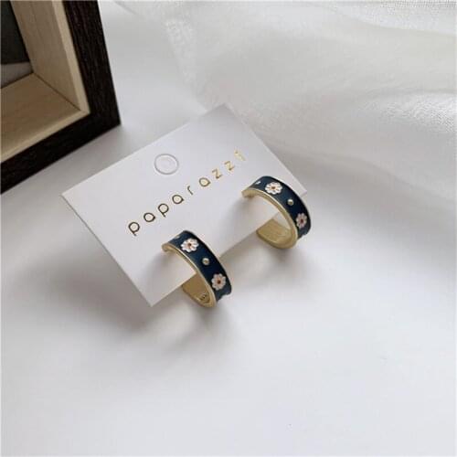 Trendy Metal Chrysanthemum Round Hoop Earring For Woman Korean Circle Flower Minimalist Summer Earrings Fashion Jewelry Gifts