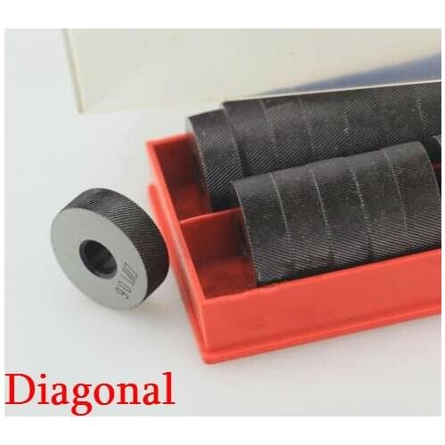 2PCS High Speed Steel 0.6mm/0.8mm/1.0mm/1.2mm/1.5mm/1.8mm/2.0mm Pitch Tool Diagonal Coarse Knurl Wheel Knurling Roller 26x8x8mm