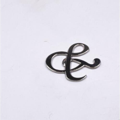 Hot sell 100Pcs/lot "Mr. and Mrs." Ampersand Bottle Opener Favor For Party Supplies Silver Wedding Gift For Guest