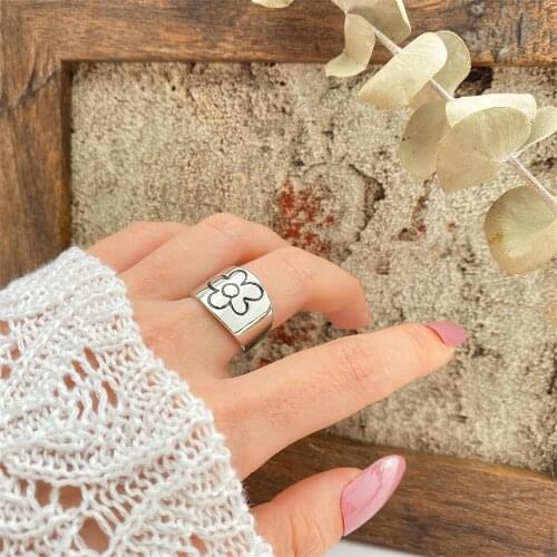 IFMIA 2021 New Korean Style Fashion Flower Rings for Women Punk Trendy Vintage Ring Small Daisy Flower Rings Party Rings Jewelry