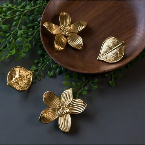 Nordic Brass Floating / Leaf Shape Handle Wardrobe Gold Cabinet Door Knobs Dresser Drawer Pulls Decor Furniture Handles Hardware